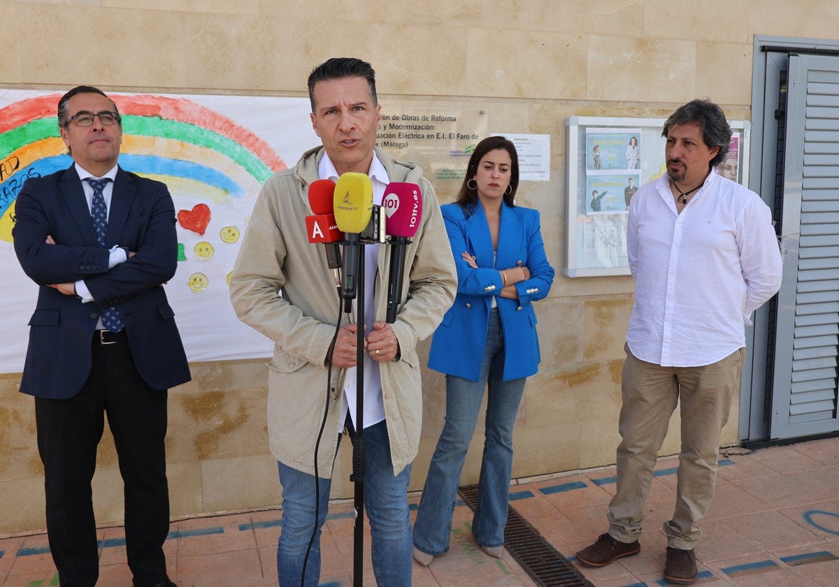 Miguel Briones, Óscar Medina, Mari Ángeles Ruiz y Rafael Pozo, en las instalaciones.