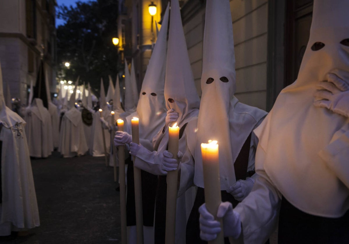 Nazarenos de la Cofradía de la Humillación.