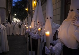 Nazarenos de la Cofradía de la Humillación.