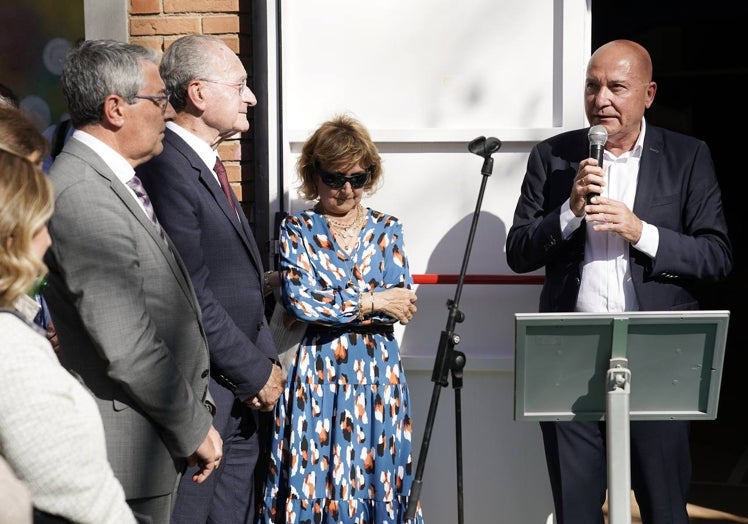 López Nieto, junto a Maribel Galinto, viuda de Martín Urbano.