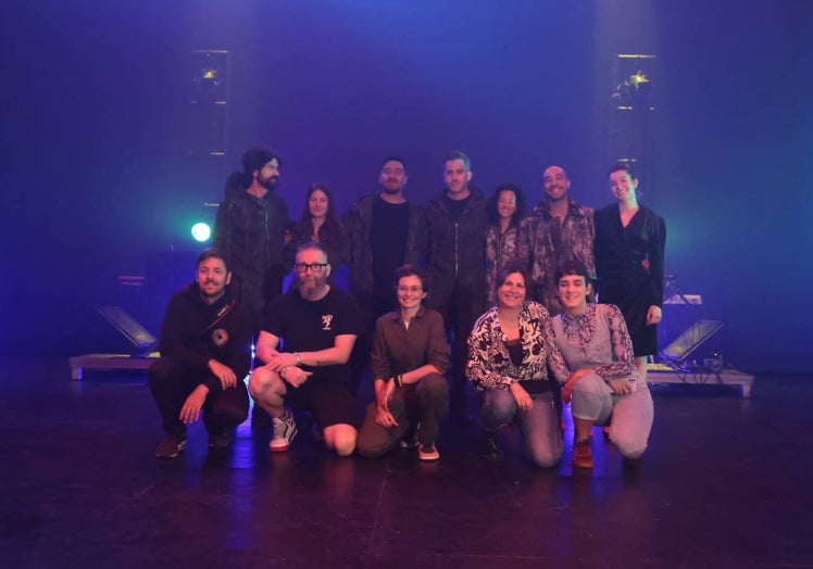 Parte del equipo de 'Universo Vangelis', tras el ensayo.