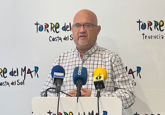 El primer teniente de Alcalde veleño, Jesús Carlos Pérez Atencia, este jueves en rueda de prensa.