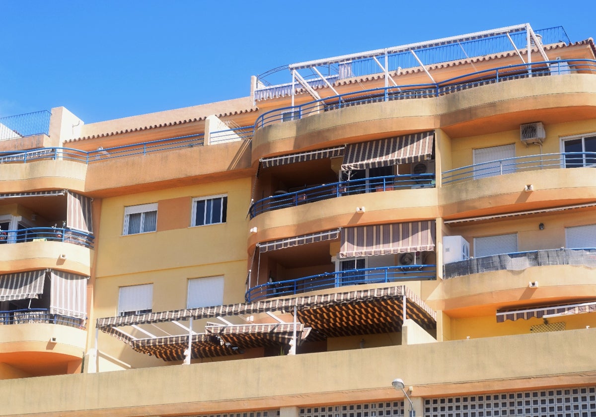 A prisión el acusado de atacar con un hacha a la menor de Torremolinos que se tiró por el balcón para huir