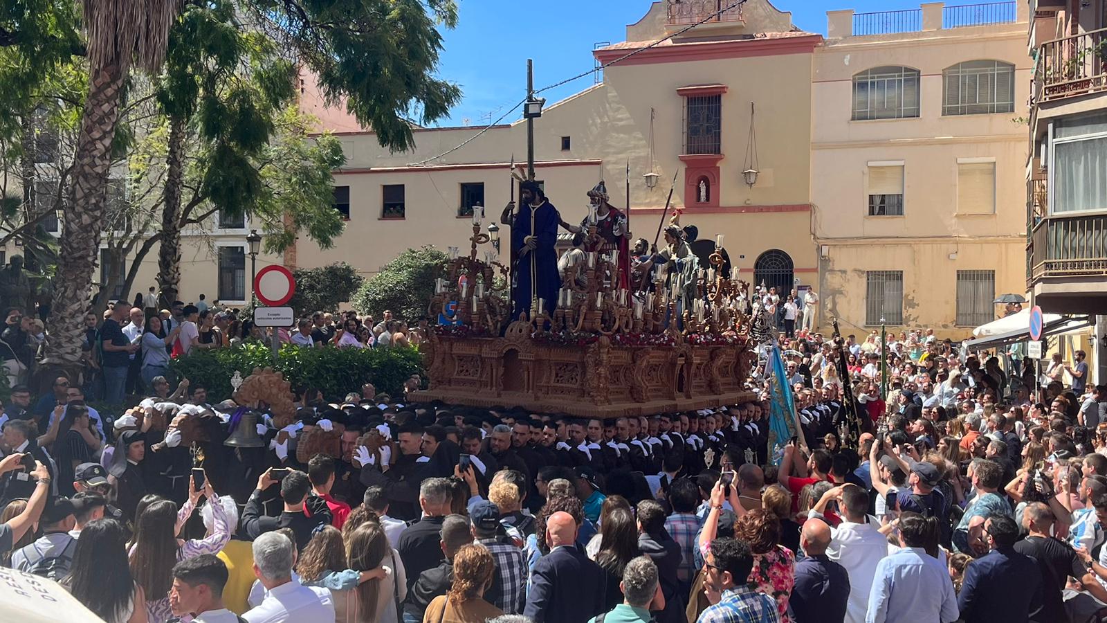 Nuestro Padre Jesús de la Soledad y María Santísima del Dulce Nombre.