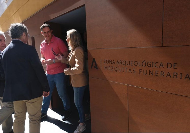 Entrada a la nueva zona arqueológica de las mezquitas funerarias en calle Agua.