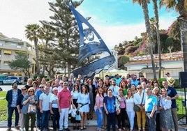 Una escultura honra a los náufragos del San Carlos en Torremolinos