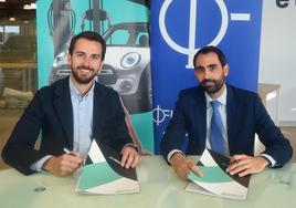 Un momento de la firma del acuerdo de Fundalogy y Activacar.