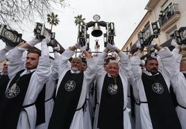 Jesús de la Humillación, a pulso.