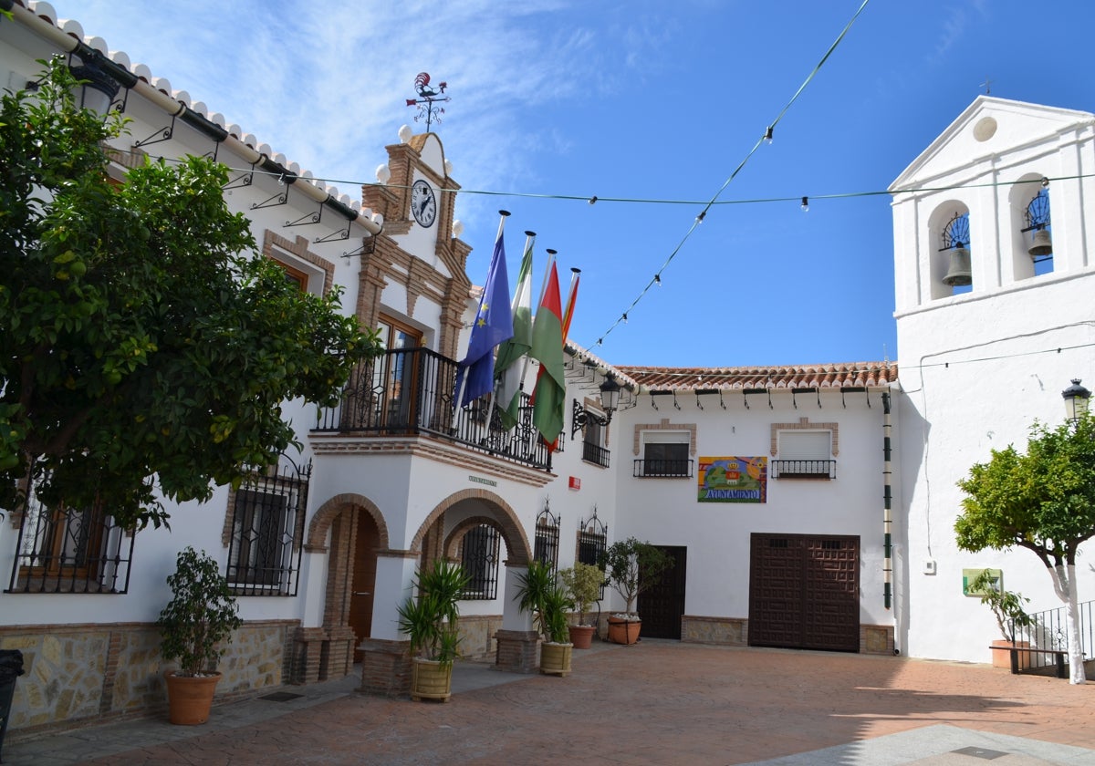 Fachada principal del Ayuntamiento de Alcaucín.