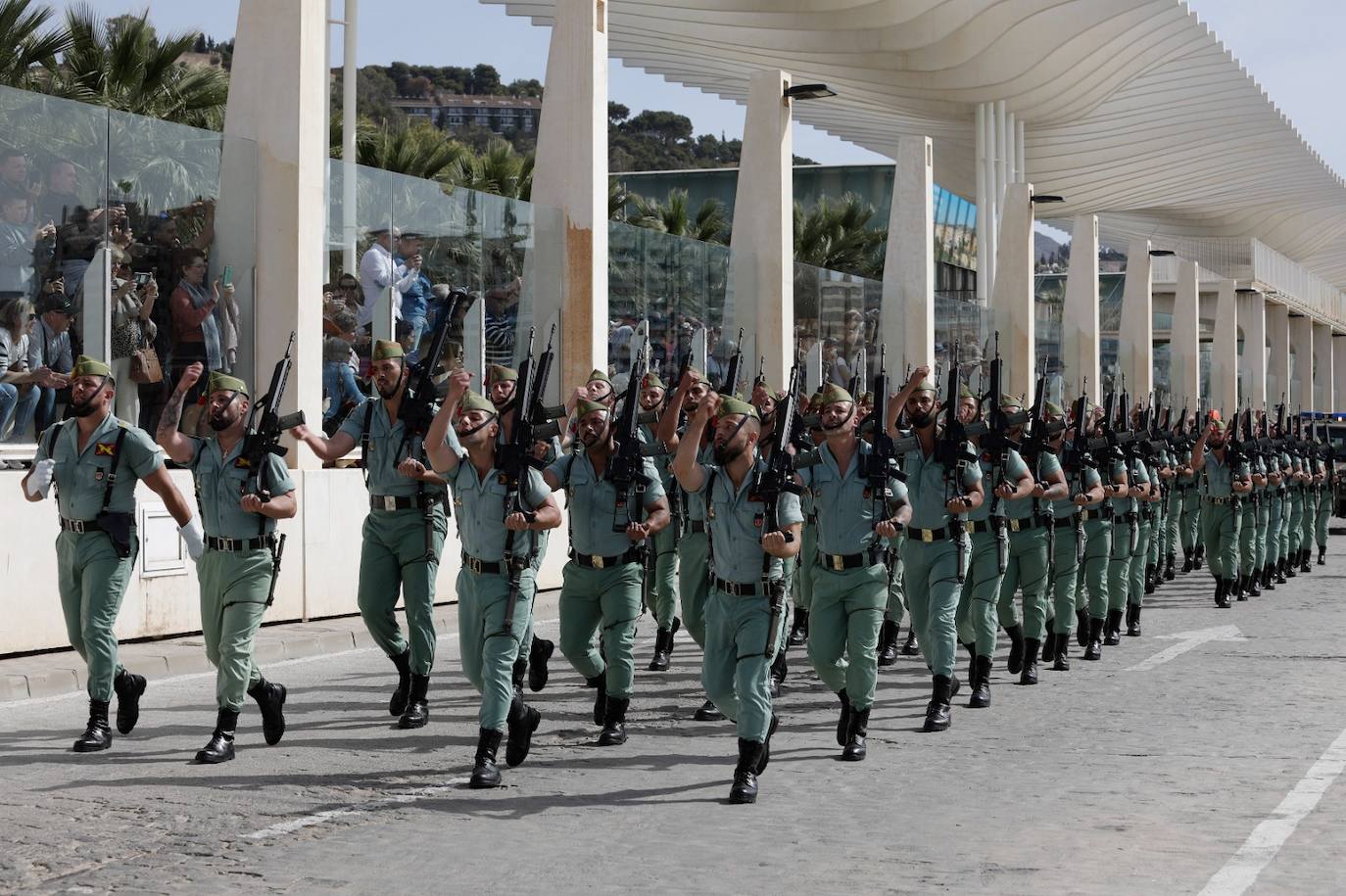 Las mejores fotos del desembarco de la Legión y del traslado del Cristo de Mena