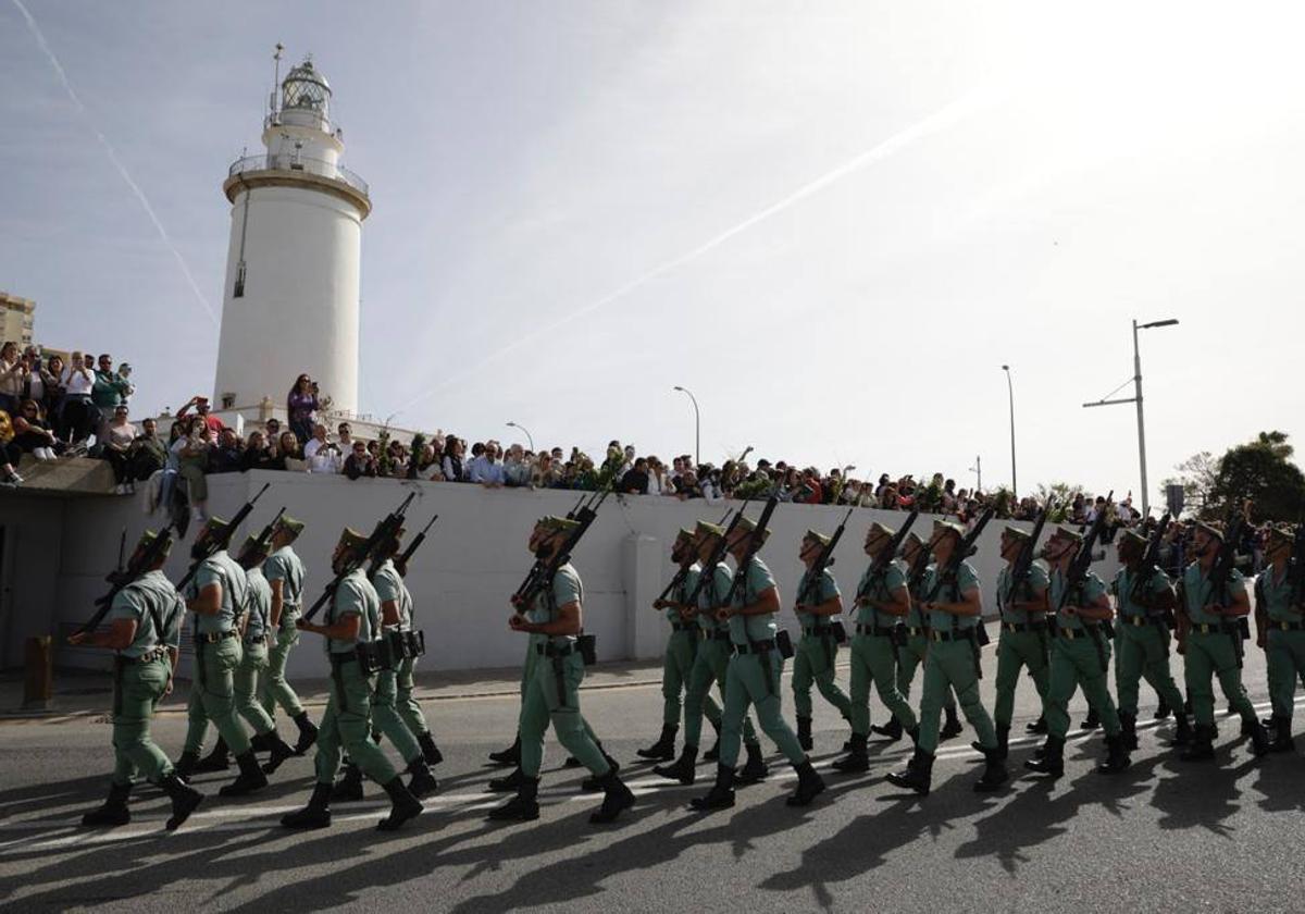 Las mejores fotos del desembarco de la Legión y del traslado del Cristo de Mena