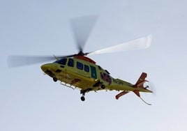 El helicóptero de emergencias sanitarias de Málaga es el único de Andalucía que realiza transfusiones en pleno vuelo.