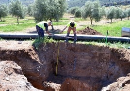 Trabajos en la red de agua de Majavea en Campillos.