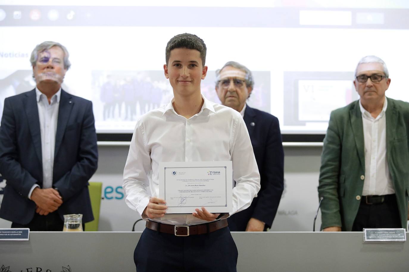 Grado en Ingeniería de Tecnologías de Telecomunicación + Matemáticas.