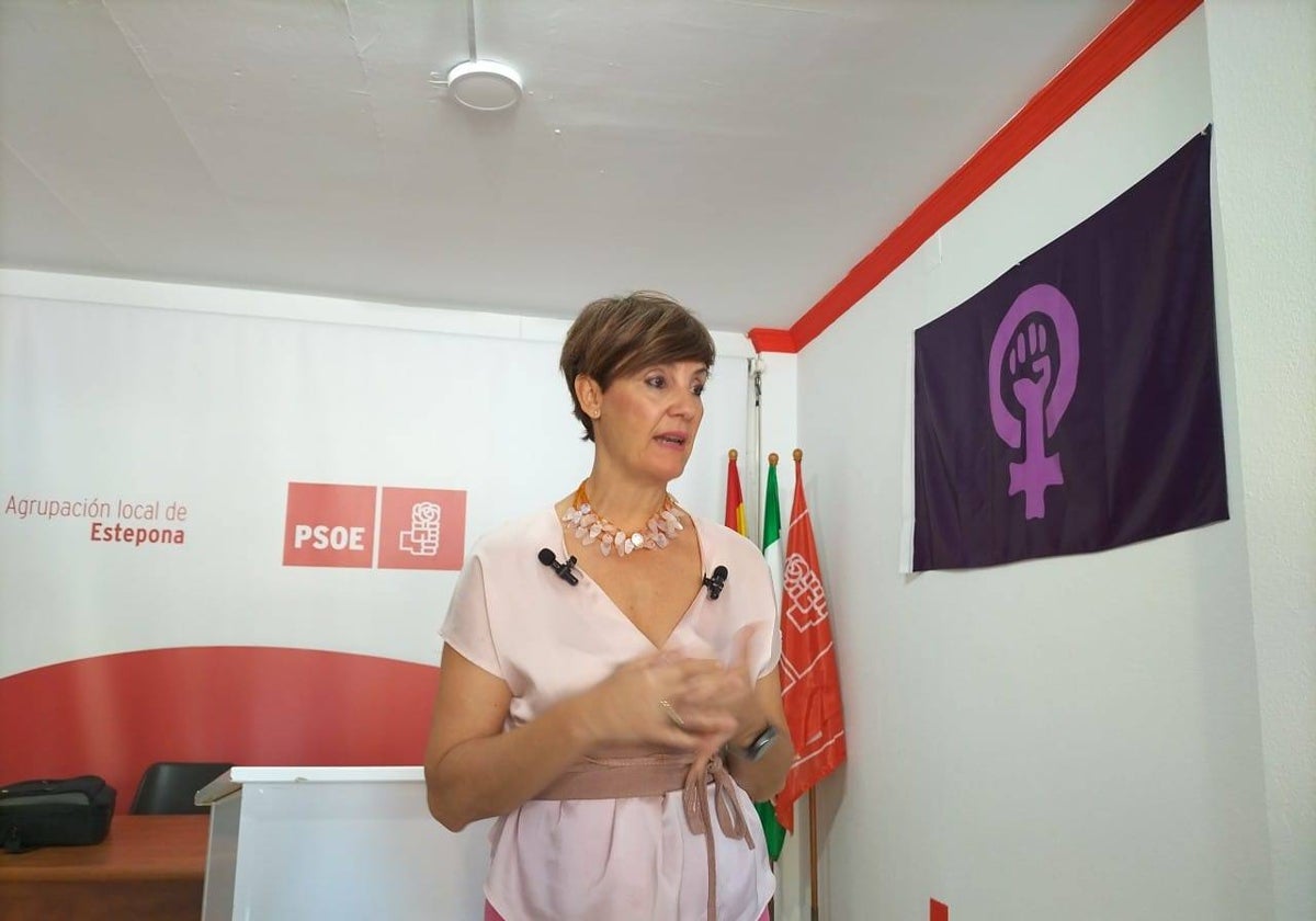 La candidata del PSOE a la alcaldía de Estepona, Emma Molina, esta mañana.