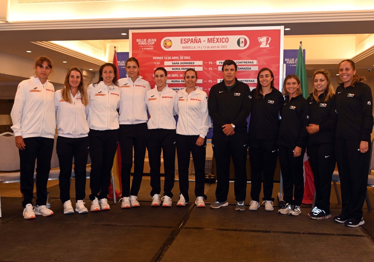 Aliona Bolsova, Marina Bassols, Sara Sorribes, Rebeka Masarova, Nuria Párrizas, Anabel Medina (capitana española), Agustín Moreno (capitán mexicano), Fernanda Contreras, Marcela Zacarías, Renata Zarazúa y Giuliana Olmos, ayer en el sorteo en Puente Romano.