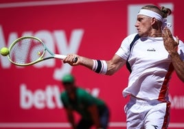 Alejandro Davidovich, en un partido de la gira en tierra batida en Estoril.