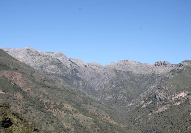 De izquierda a derecha, Torrecilla, Peñón de Enamorados y Tajo de la Caína