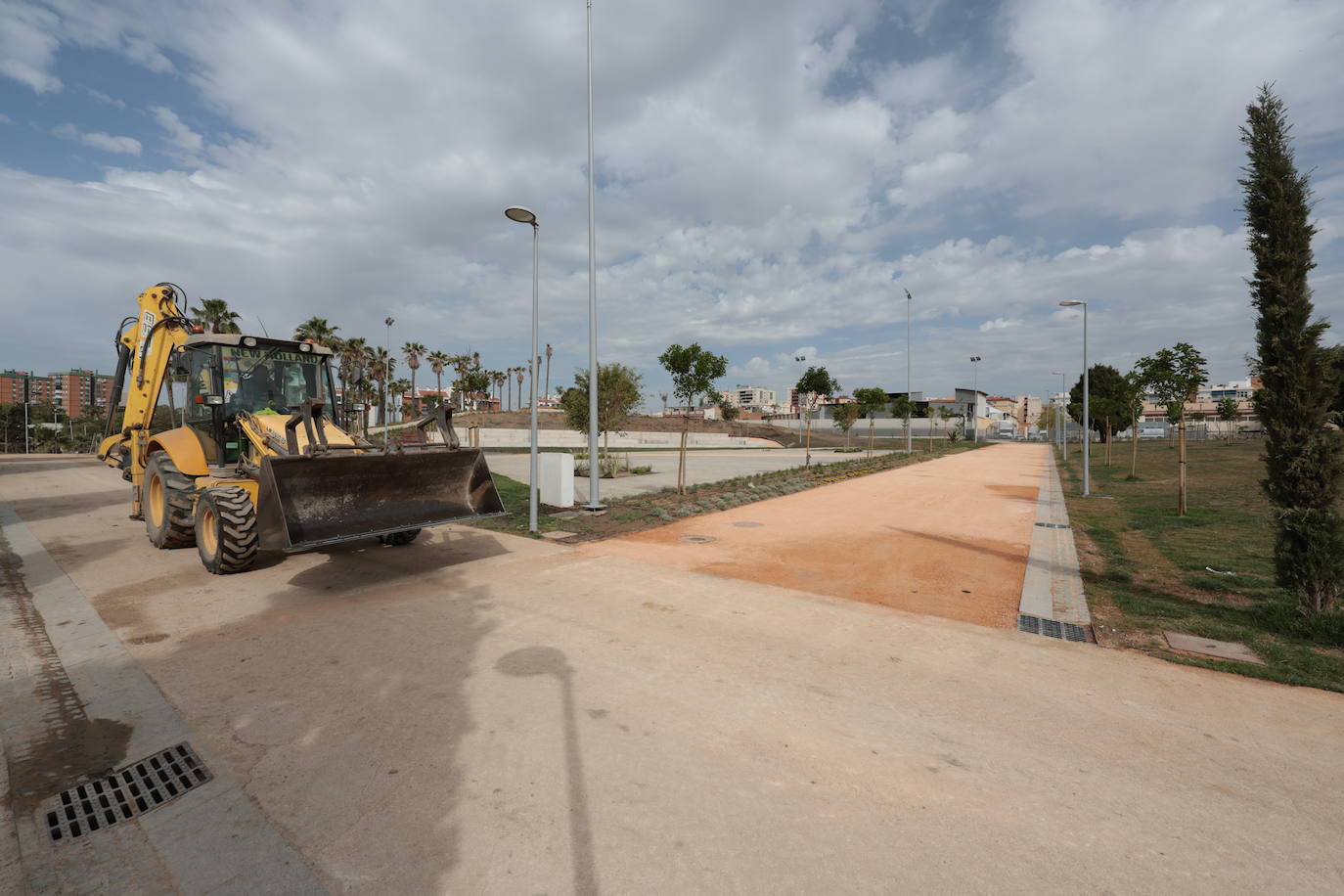 El parque de San Rafael empieza a brotar en Málaga tras casi una década de obras