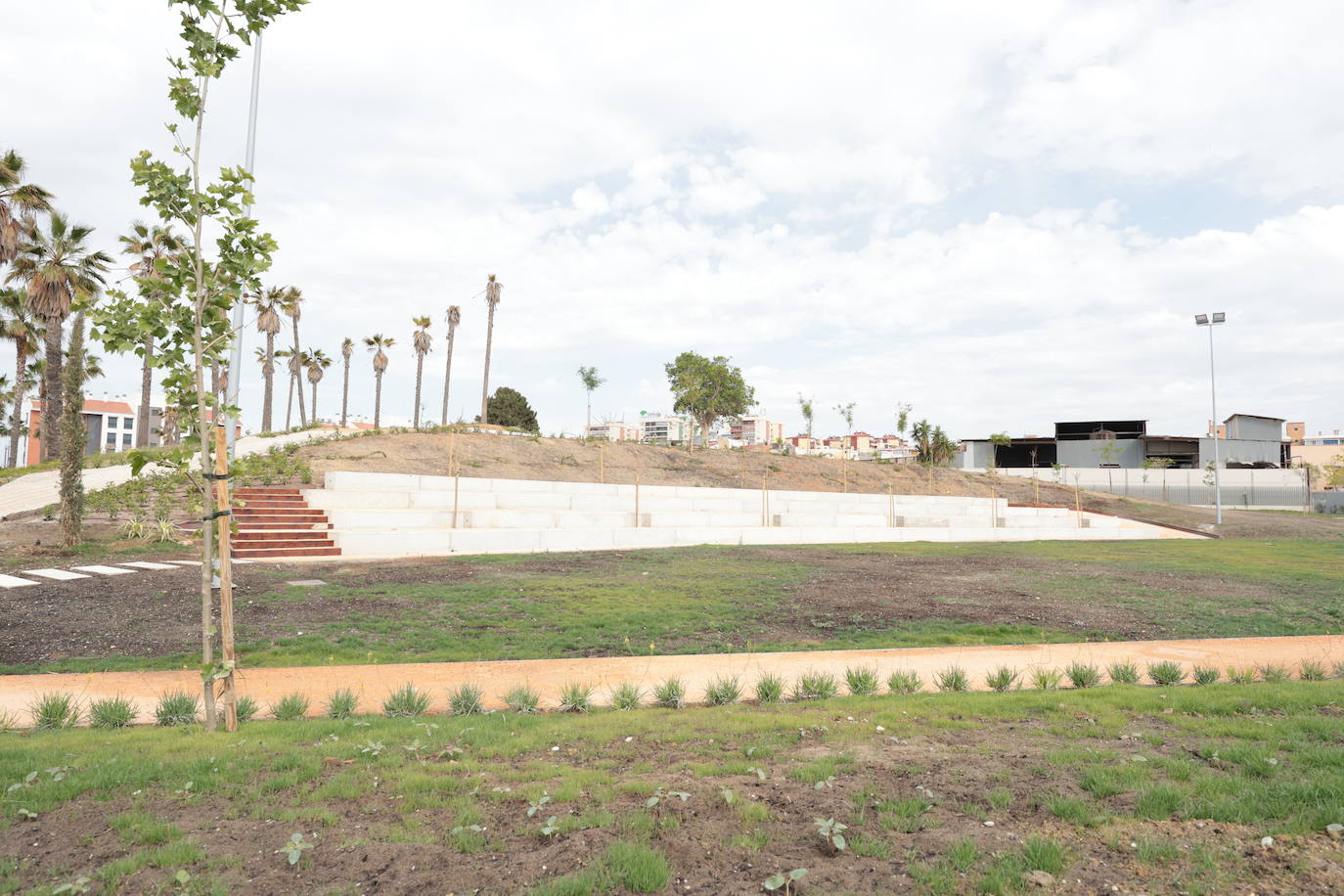 El parque de San Rafael empieza a brotar en Málaga tras casi una década de obras