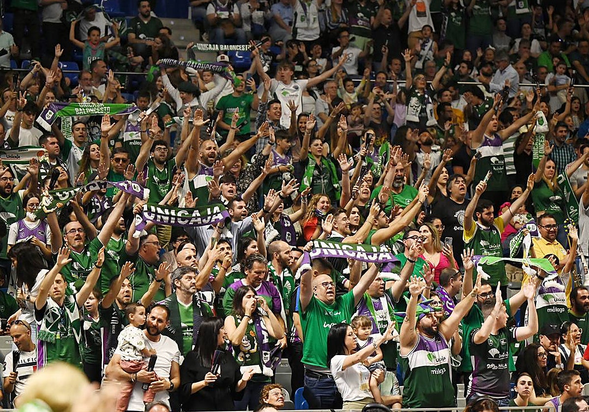 Aficionados del Unicaja durante un partido en el Carpena.