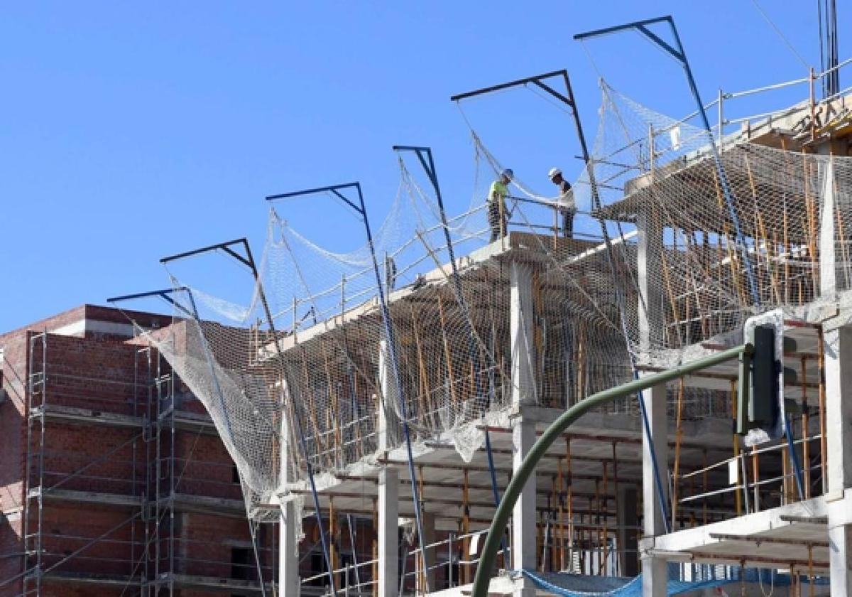 La compraventa de viviendas en Andalucía baja un 11,8% en febrero