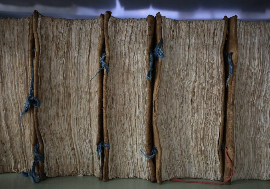 Documentos encuadernados en uno de los almacenes del Archivo Municipal.