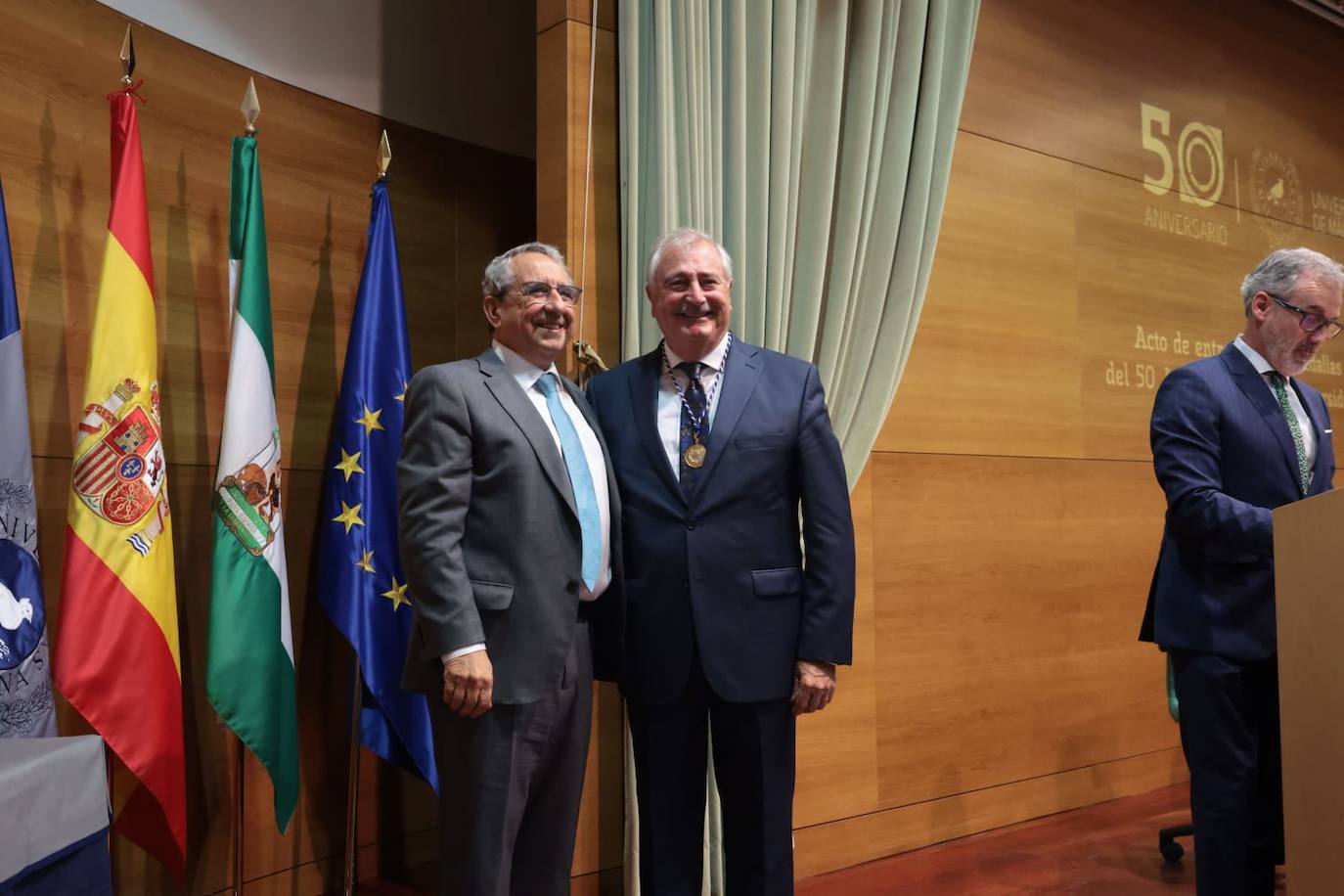 Fue rector entre los años 1984 y 1994. Dejó el cargo cuando fue nombrado consejero de Cultura.