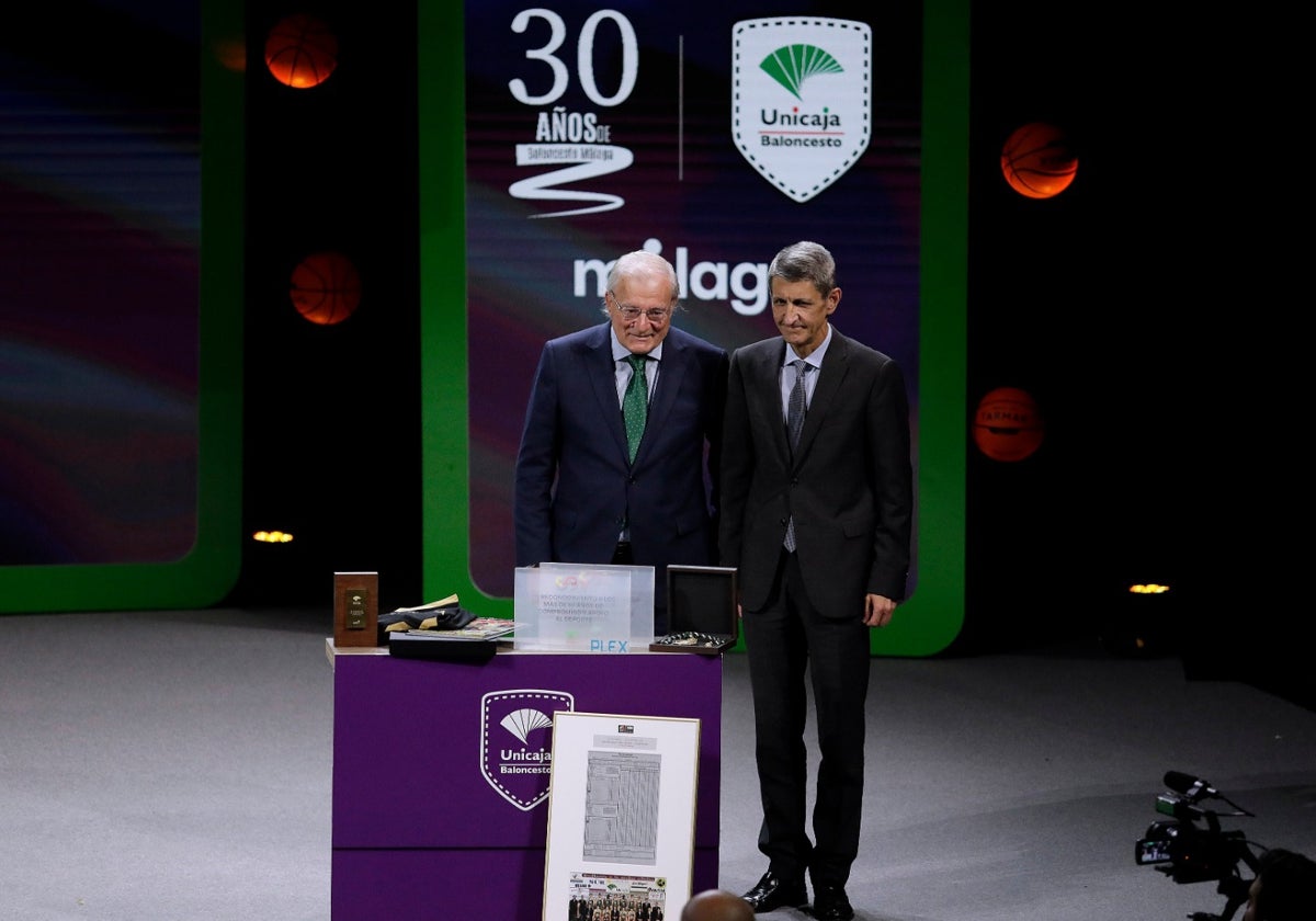 Azuaga y Domínguez, durante la gala del 30 aniversario del Unicaja.