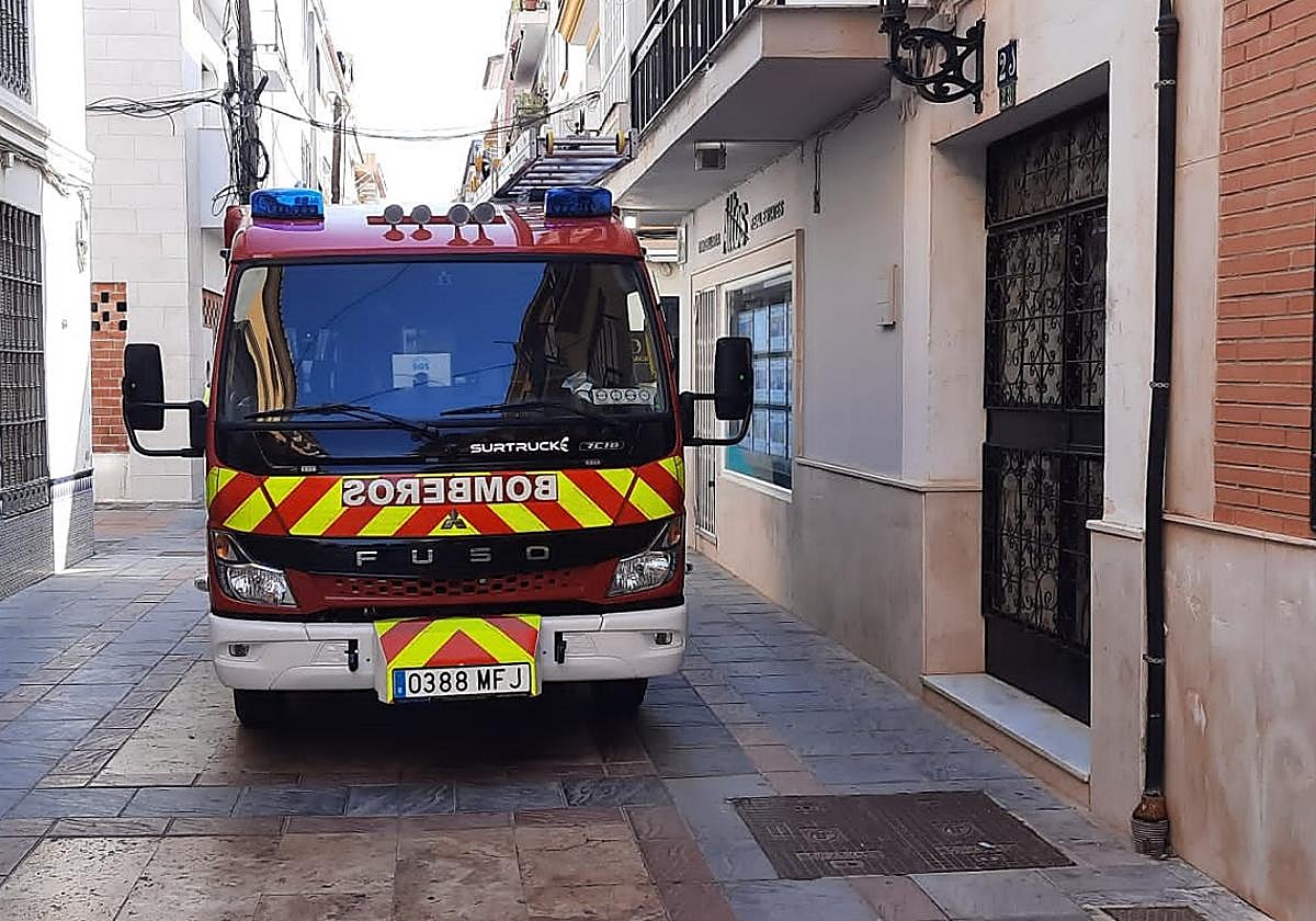 Los bomberos de Fuengirola incorporan un camión para espacios reducidos