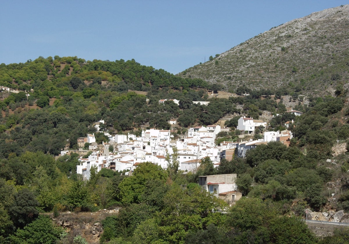 Vista panorámica de Igualeja, en el Valle del Genal.