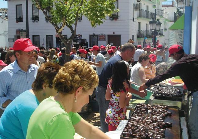 La morcilla canillera a la plancha se repartirá el domingo sobre las 14.15 horas.