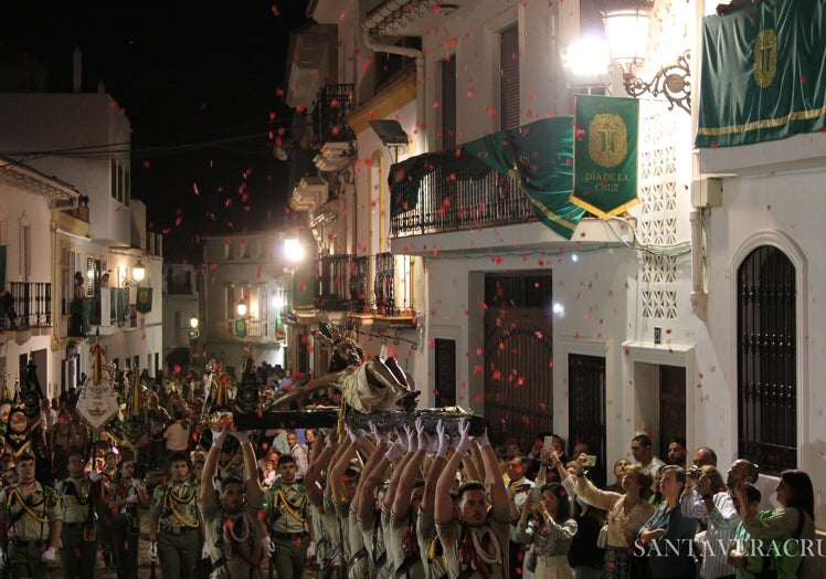 Salida procesional del Cristo de la Veracruz en Alhaurín el Grande.