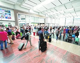 Miles de turistas han llegado a la capital para pasar el puente de mayo. salvador salas