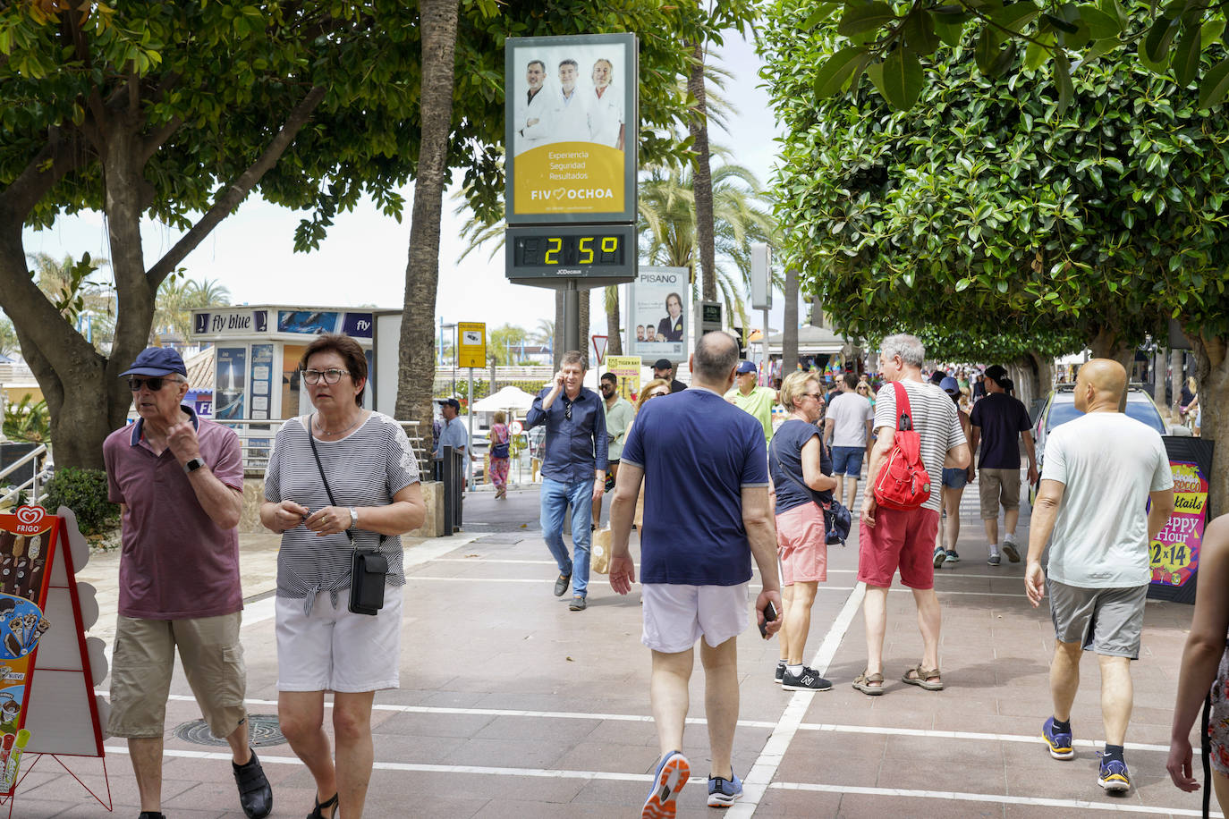Lleno en playas y chiringuitos de Málaga en el puente de mayo