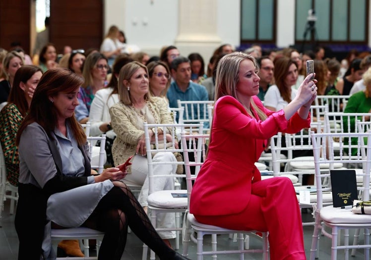 Imagen principal - Algunos momentos de la jornada de ayer. 