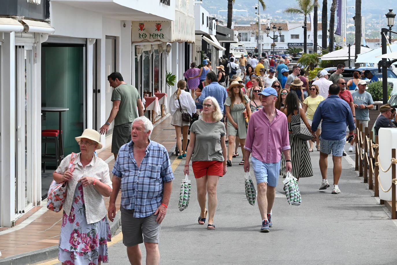 Lleno en playas y chiringuitos de Málaga en el puente de mayo