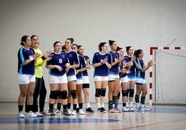 La selección femenina de balonmano de la UMA, durante el CEU.
