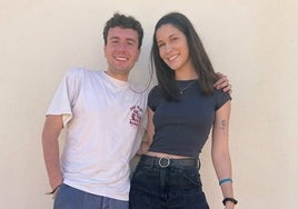Pablo Fuentes y Claudia Fernández, dos de los seleccionados por el Departamento de Cooperación Internacional de la UMA para ir a Bogotá.