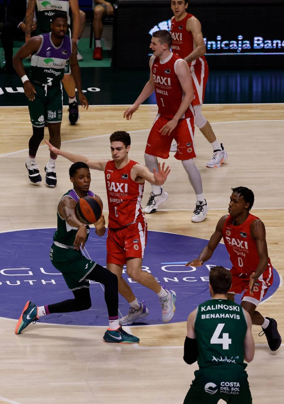 La victoria del Unicaja ante el Manresa, en imágenes