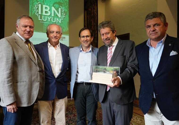 El profesor Enrique Salvo, premiado por los jardineros andaluces