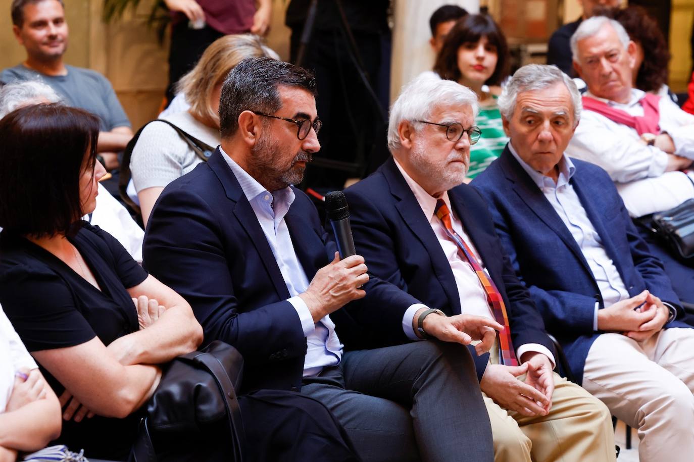 Bernard Picasso y Javier Calleja, en el Aula de Cultura de SUR