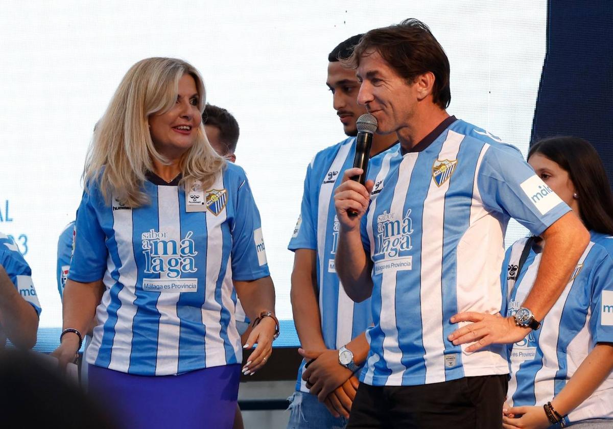 Antonio de la Torre, cuando colaboró en la presentación de la camiseta del Málaga para la vigente temporada.