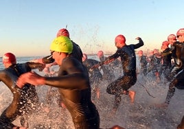 La prueba comienza con el segmento de natación, que consta de un recorrido de 1,9 kilómetros.