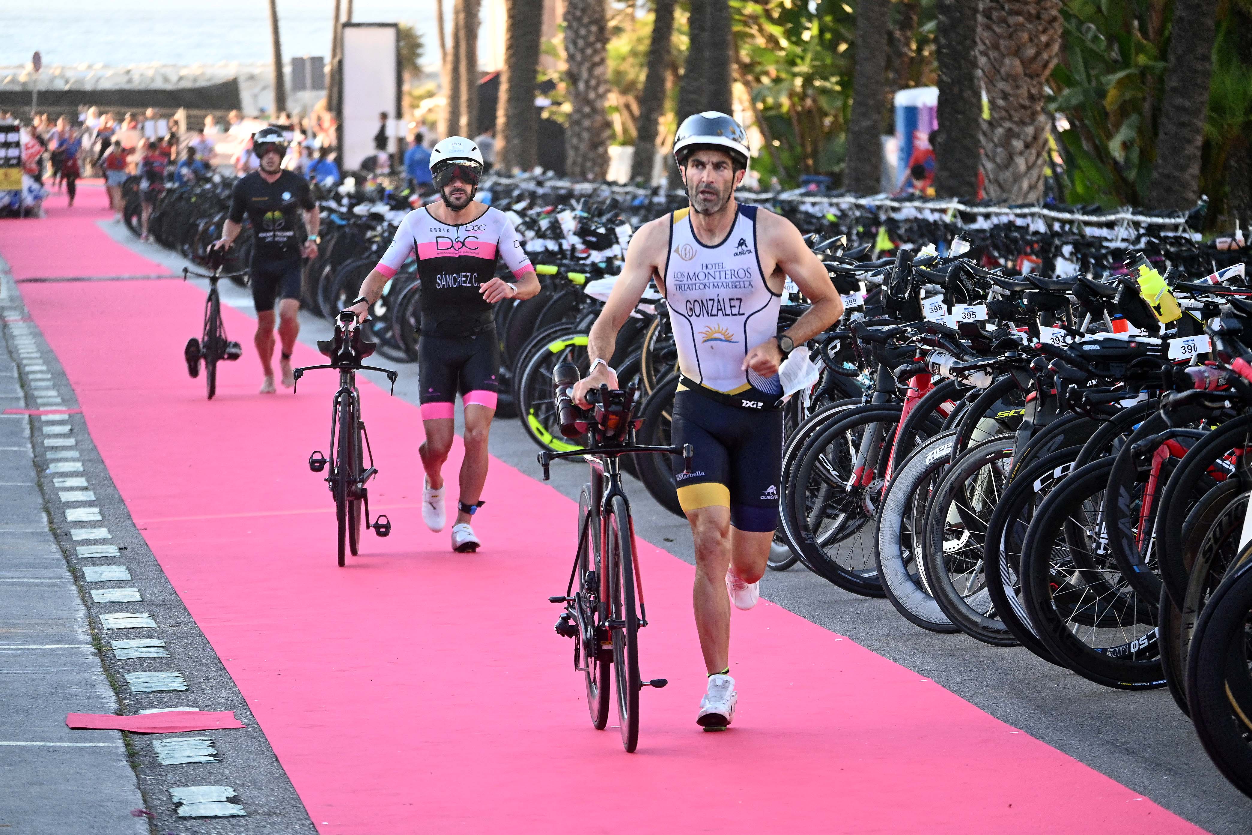 Más de 1.500 triatletas se dan cita en el Ironman 70.3 Marbella