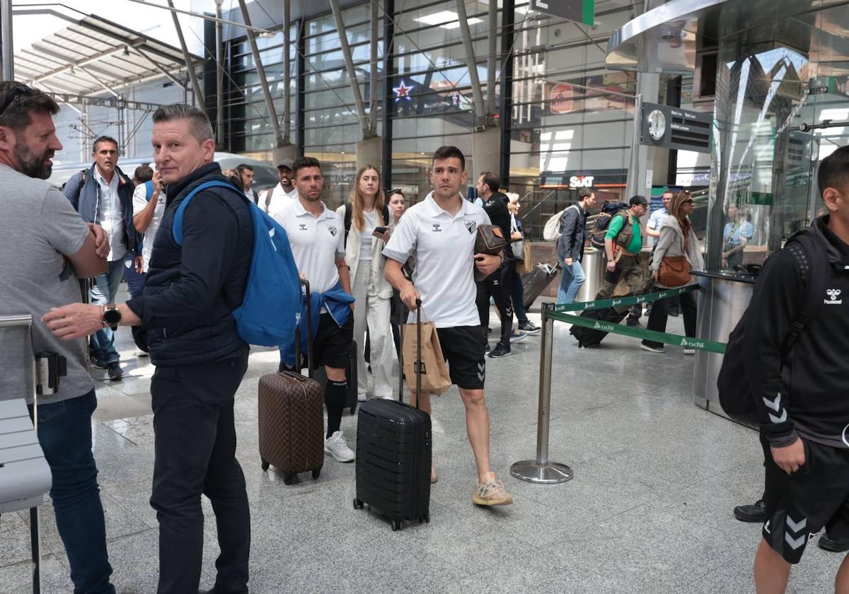 Regreso del Málaga tras la derrota en Ponferrada