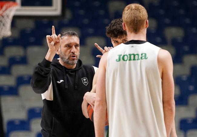 Navarro, en un entrenamiento esta temporada