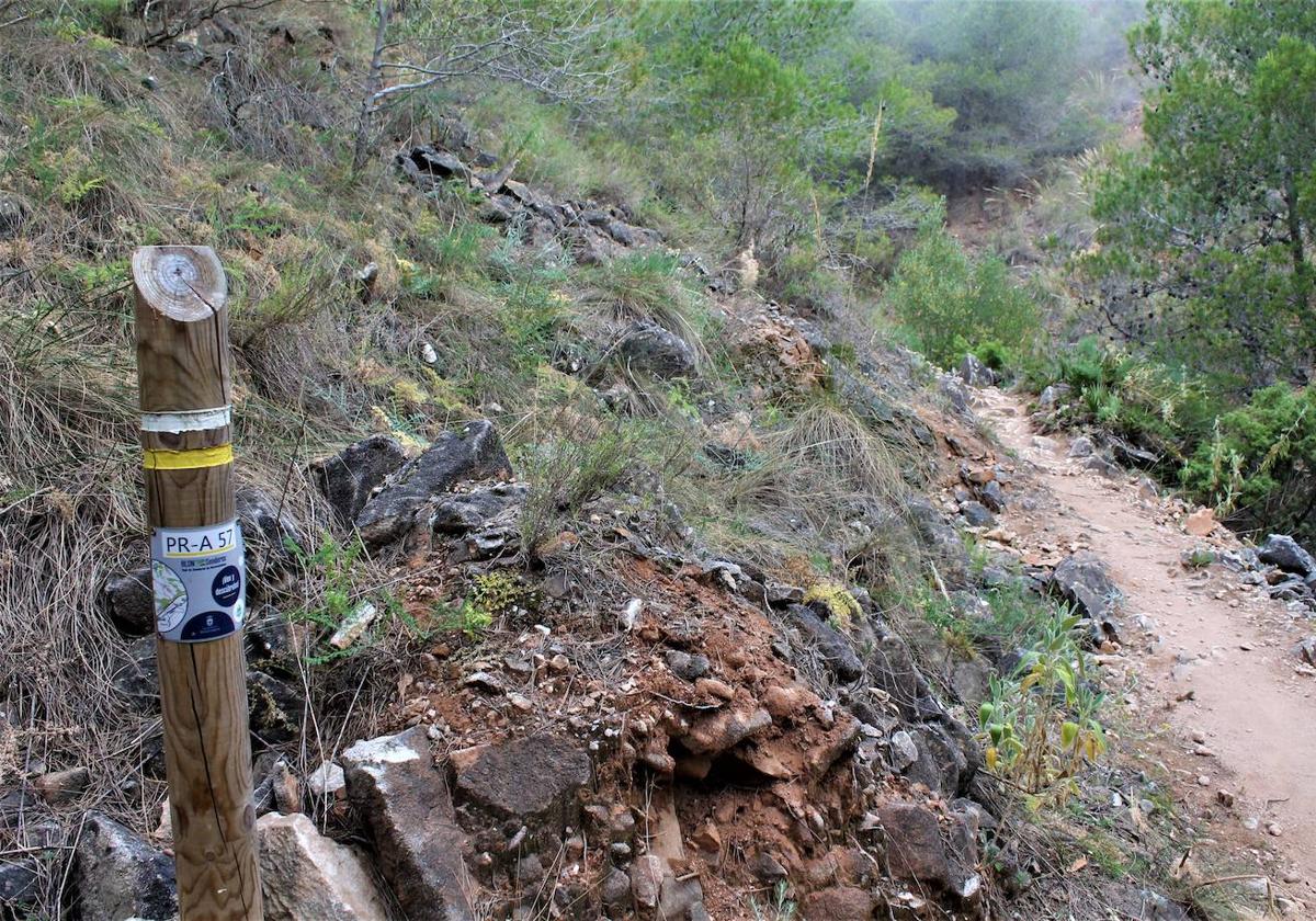 Esta ruta está homologada como pequeño recorrido (PR-A-57)