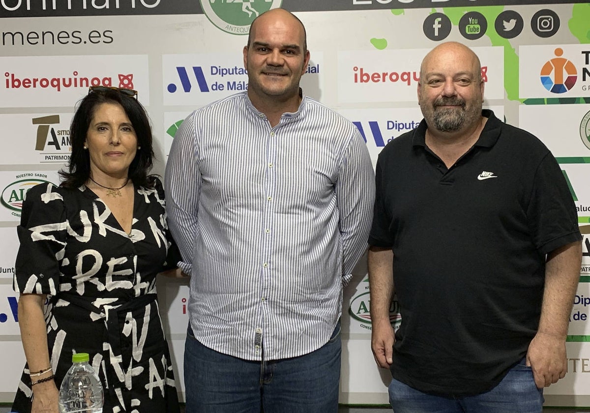 El internacional Rafa Baena deja el balonmano tras 27 años