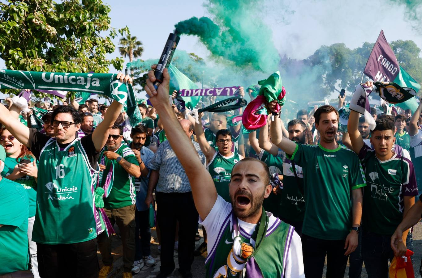 Espectacular recibimiento de la afición al Unicaja